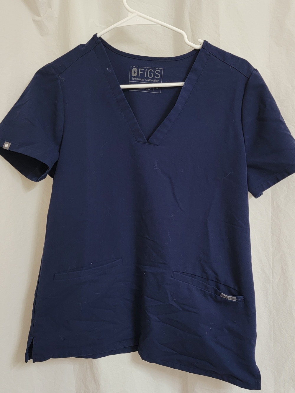FIGS Casma Three-Pocket Scrub Top - Navy